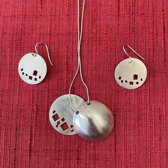 Jessie Senecal Handmade Sterling Sliver "Pebbles" Locket Necklace and Earrings - Picture 5 of 5